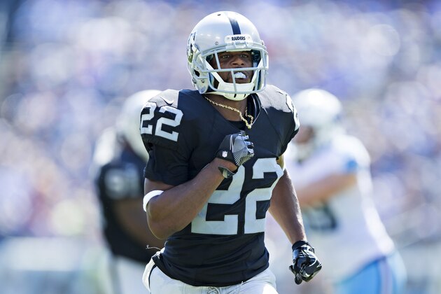 NASHVILLE, TN - SEPTEMBER 25:  Taiwan Jones #22 of the Oakland Raiders jogs off the field during a game against the Tennessee Titans at Nissan Stadium on September 25, 2016 in Nashville, Tennessee.  The Raiders defeated the Titans 17-10.  (Photo by Wesley Hitt/Getty Images)