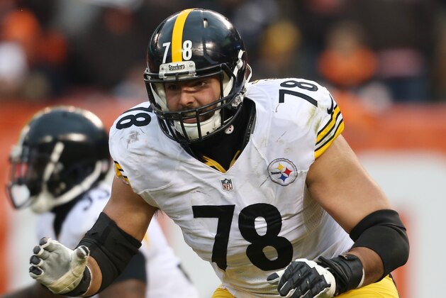 Pittsburgh Steelers tackle Alejandro Villanueva (78) against the Cleveland Browns during the first half of an NFL football game, Sunday, Jan. 3, 2016, in Cleveland. (AP Photo/Ron Schwane)
