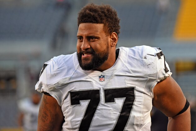 PITTSBURGH, PA - NOVEMBER 8: Offensive lineman Austin Howard #77 of the Oakland Raiders looks on from the sideline during a game against the Pittsburgh Steelers at Heinz Field on November 8, 2015 in Pittsburgh, Pennsylvania. The Steelers defeated the Raiders 38-35. (Photo by George Gojkovich/Getty Images) PITTSBURGH, PA - NOVEMBER 8: Offensive lineman Austin Howard #77 of the Oakland Raiders looks on from the sideline during a game against the Pittsburgh Steelers at Heinz Field on November 8, 2015 in Pittsburgh, Pennsylvania. The Steelers defeated the Raiders 38-35. (Photo by George Gojkovich/Getty Images)