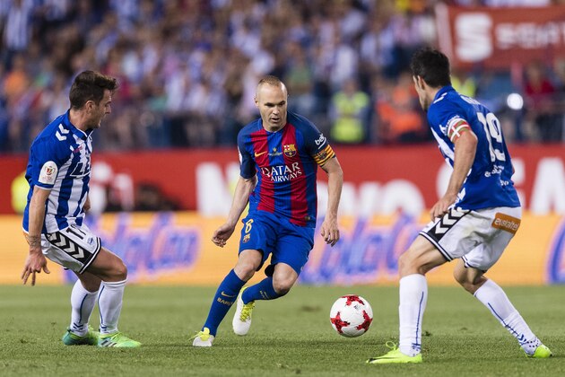 MADRID, SPAIN - MAY 27: Andres Iniesta Lujan of FC Barcelona (C) in action during the Copa Del Rey Final between FC Barcelona and Deportivo Alaves at Vicente Calderon Stadium on May 27, 2017 in Madrid, Spain. (Photo by Power Sport Images/Getty Images) MADRID, SPAIN - MAY 27: Andres Iniesta Lujan of FC Barcelona (C) in action during the Copa Del Rey Final between FC Barcelona and Deportivo Alaves at Vicente Calderon Stadium on May 27, 2017 in Madrid, Spain. (Photo by Power Sport Images/Getty Images)
