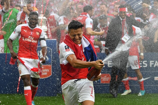 LONDON, ENGLAND - MAY 27:  Alexis Sanchez of Arsenal celebrates victory after the Emirates FA Cup Final between Arsenal and Chelsea at Wembley Stadium on May 27, 2017 in London, England.  (Photo by Laurence Griffiths/Getty Images)