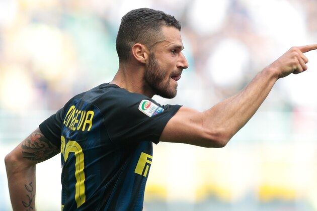 MILAN, ITALY - APRIL 15:  Antonio Candreva of FC Internazionale Milano celebrates after scoring the opening goal during the Serie A match between FC Internazionale and AC Milan at Stadio Giuseppe Meazza on April 15, 2017 in Milan, Italy.  (Photo by Emilio Andreoli/Getty Images )