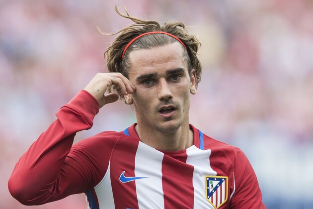 MADRID, SPAIN - MAY 21: Antoine Griezmann of Atletico de Madrid in react during the La Liga match between Atletico de Madrid and Athletic de Bilbao at the Estadio Vicente Calderon on 21 May 2017 in Madrid, Spain. (Photo by Power Sport Images/Getty Images)