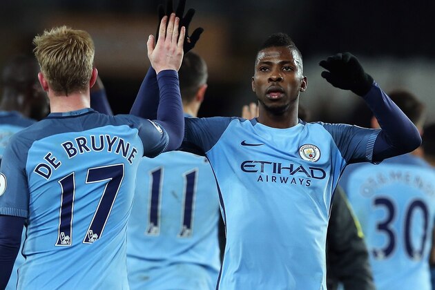 HULL, ENGLAND - DECEMBER 26:  Kelechi Iheanacho of Manchester City celebrates with Kevin De Bruyne of Manchester City after the Premier League match between Hull City and Manchester City at KCOM Stadium on December 26, 2016 in Hull, England.  (Photo by Nigel Roddis/Getty Images)