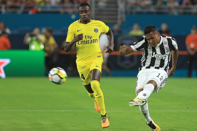 MIAMI GARDENS, FL - JULY 26: Alex Sandro #12 of Juventus and Grzegorz Krychowiak #4 of Paris Saint-Germain fight for the ball during the International Champions Cup 2017 match  at Hard Rock Stadium on July 26, 2017 in Miami Gardens, Florida.  (Photo by Mike Ehrmann/Getty Images)