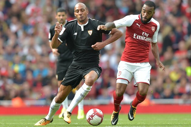 Sevilla's Steven N'Zonzi (L) vies with Arsenal's French striker Alexandre Lacazette during the pre-season friendly football match between Arsenal and Sevilla at The Emirates Stadium in north London on July 30, 2017, the game is one of four matches played over two days for the Emirates Cup. / AFP PHOTO / OLLY GREENWOOD        (Photo credit should read OLLY GREENWOOD/AFP/Getty Images)