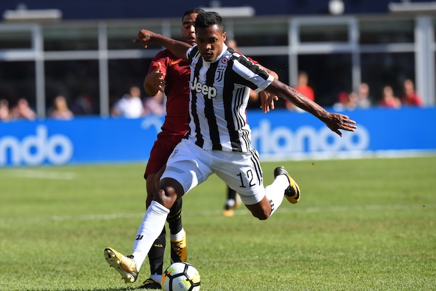 Juventus F.C Alex Sandro drives against Roma during their 2017 International Champions Cup match at Gillette Stadium in Foxborough,  Massachusetts July 30, 2017 . / AFP PHOTO / TIMOTHY A. CLARY        (Photo credit should read TIMOTHY A. CLARY/AFP/Getty Images)