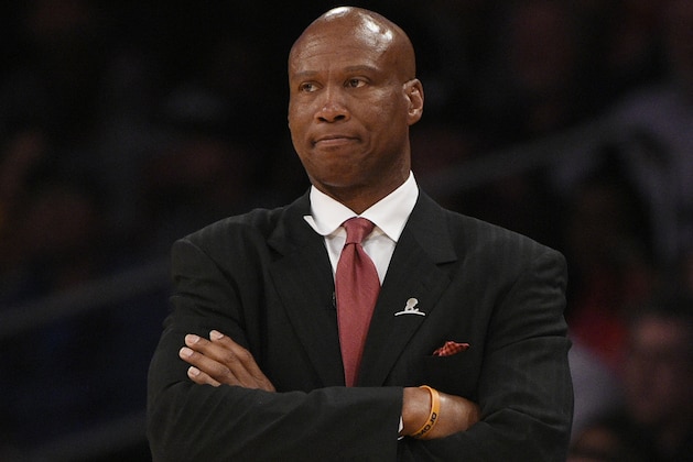 Los Angeles Lakers head coach Byron Scott looks on during the second half of an NBA basketball game against the Memphis Grizzlies in Los Angeles, Tuesday, March 22, 2016. The Los Angeles Lakers won 107-100. (AP Photo/Kelvin Kuo)