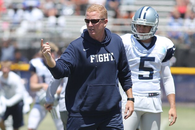OXNARD, CA - JULY 27:  Head coach Jason Garrett of the Dallas Cowboys gives direction during morning practice on July 27, 2017 in Oxnard, California.  (Photo by Josh Lefkowitz/Getty Images)