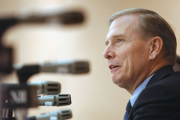 Baylor men's basketball coach Dave Bliss addresses the media during a news conference, Thursday, Oct. 31, 2002, during the 2002 Big 12 Conference Men's Basketball Media Day in Dallas. (AP Photo/Tony Gutierrez)