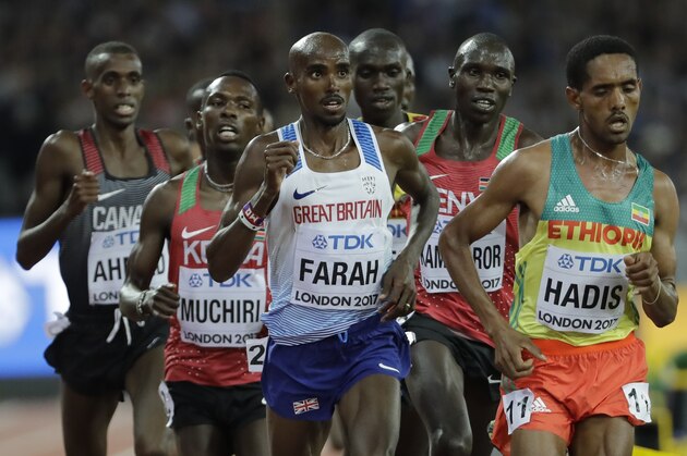 Britain's Mo Farah, center, races in the Men's 10,000m final during the World Athletics Championships in London, Friday, Aug. 4, 2017. (AP Photo/David J. Phillip)