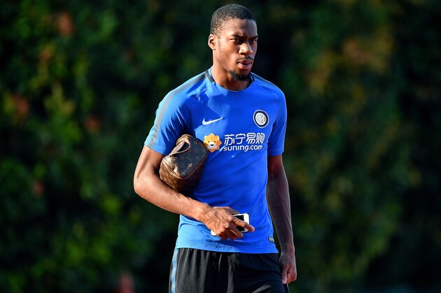 SINGAPORE - JULY 28:  Geoffrey Kondogbia #7 of FC Interernazionale walksduring an official ICC Singapore Training Session at Bishan Stadium on July 28, 2017 in Singapore.  (Photo by Thananuwat Srirasant/Getty Images  for ICC)