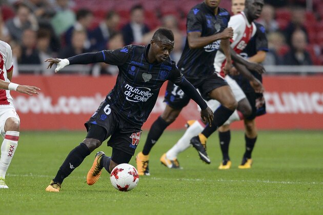 AMSTERDAM, NETHERLANDS - AUGUST 2: 
Jean Seri from OSC Nice during the UEFA Champions League Qualifying Third Round: Second Leg match between AJAX Amsterdam and OSC Nice at Amsterdam Arena, on August 2, 2017 in Amsterdam, Netherlands. (Photo by Andy Astfalck/Getty Images)