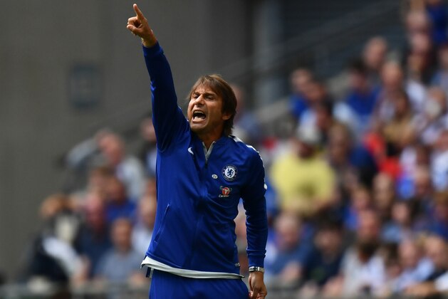 LONDON, ENGLAND - AUGUST 06:  Antonio Conte, Manager of Chelsea gives his team instructions during the The FA Community Shield final between Chelsea and Arsenal at Wembley Stadium on August 6, 2017 in London, England.  (Photo by Dan Mullan/Getty Images)