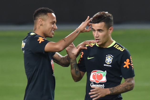 Brazil's Neymar (L) and Philippe Coutinho joke during a training in Lima on November 14, 2016 ahead of their WC 2018 qualifier against Peru.  / AFP / LUKA GONZALES        (Photo credit should read LUKA GONZALES/AFP/Getty Images)