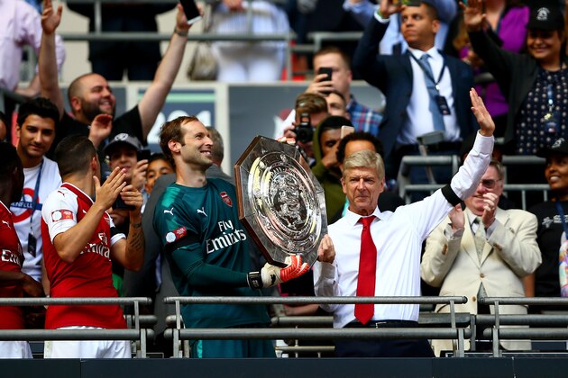 LONDON, ENGLAND - AUGUST 06:  Petr Cech of Arsenal and Arsenal manager Arsene Wenger celebrate with the trophy following the The FA Community Shield final between Chelsea and Arsenal at Wembley Stadium on August 6, 2017 in London, England.  (Photo by Dan Istitene/Getty Images)