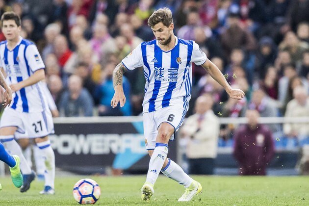 MADRID, SPAIN - APRIL 04: Inigo Martinez Berridi of Real Sociedad in action during their La Liga match between Atletico de Madrid vs Real Sociedad at the Vicente Calderon Stadium on 04 April 2017 in Madrid, Spain. (Photo by Power Sport Images/Getty Images)