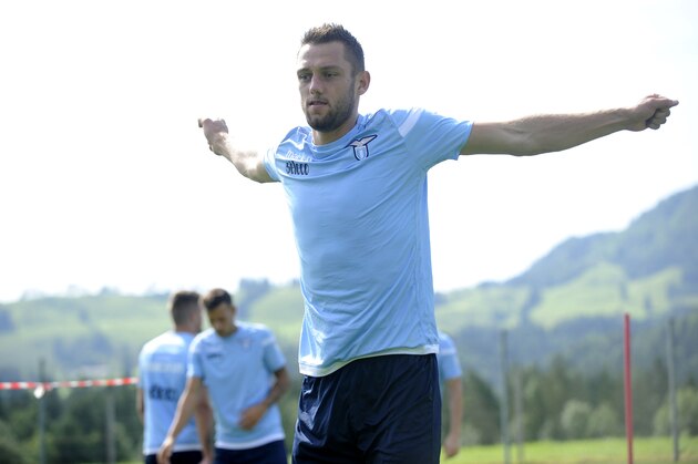 WALCHSEE, WALCHSEE - JULY 31:  Stefan De Vrij of SS Lazio during the SS Lazio Training Camp on July 31, 2017 in Walchsee, Austria.  (Photo by Marco Rosi/Getty Images)