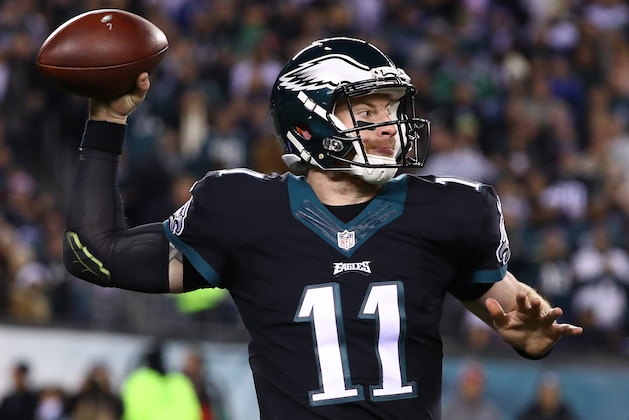 PHILADELPHIA, PA - DECEMBER 22:  Carson Wentz #11 of the Philadelphia Eagles in action against the New York Giants during their game at Lincoln Financial Field on December 22, 2016 in Philadelphia, Pennsylvania.  (Photo by Al Bello/Getty Images)