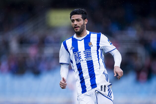 SAN SEBASTIAN, SPAIN - MARCH 12:  Carlos Vela of  Real Sociedad reacts during the La Liga match between Real Sociedad de Futbol and Athletic Club Bilbao at Estadio Anoeta on March 12, 2017 in San Sebastian, Spain.  (Photo by Juan Manuel Serrano Arce/Getty Images)