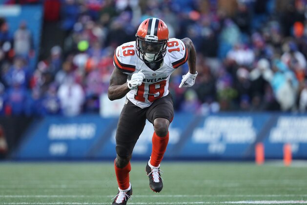 ORCHARD PARK, NY - DECEMBER 18: Corey Coleman #19 of the Cleveland Browns in action during NFL game action against the Buffalo Bills at New Era Field on December 18, 2016 in Orchard Park, New York. (Photo by Tom Szczerbowski/Getty Images)