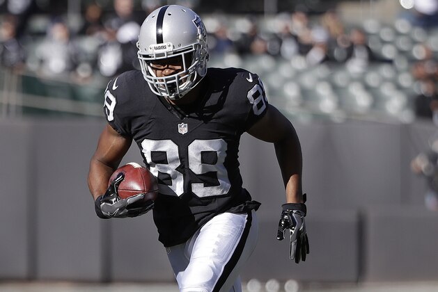 Oakland Raiders wide receiver Amari Cooper (89) warms up before an NFL football game against the Indianapolis Colts in Oakland, Calif., Saturday, Dec. 24, 2016. (AP Photo/Marcio Jose Sanchez)