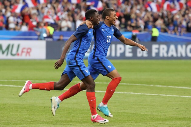 PARIS, FRANCE - JUNE 13:  Ousmane Dembele #11 of France celebrates with team-mate Kylian Mbappe #12 after scoring their 3rd goal during the International Friendly match between France and England at Stade de France on June 13, 2017 in Paris, France.  (Photo by Xavier Laine/Getty Images)