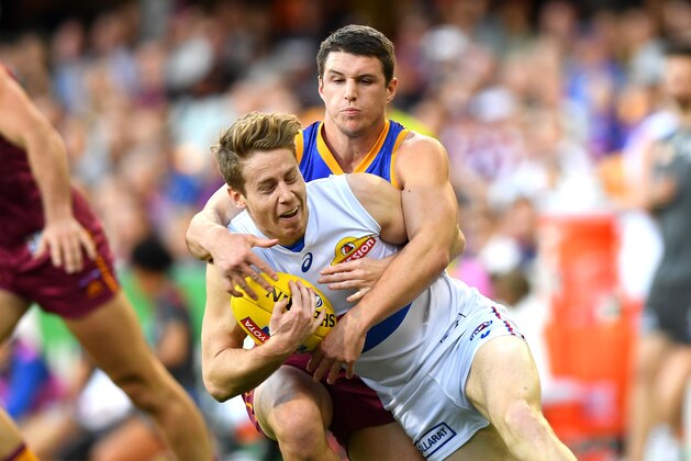BRISBANE, QUEENSLAND - AUGUST 05: Lachie Hunter of the Bulldogs and Jake Barrett of the Lions compete for the ball  during the round 20 AFL match between the Brisbane Lions and the Western Bulldogs at The Gabba on August 5, 2017 in Brisbane, Australia.  (Photo by Bradley Kanaris/AFL Media/Getty Images)