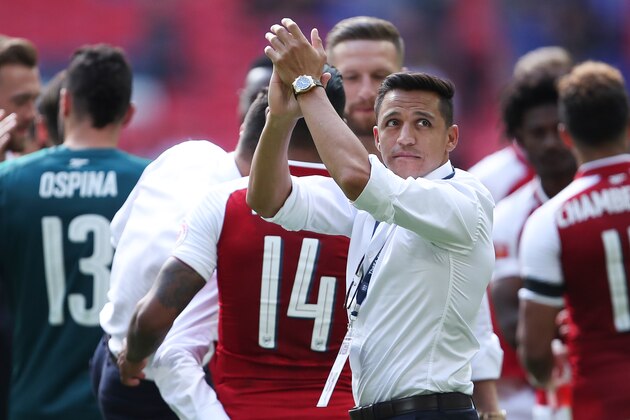 LONDON, ENGLAND - AUGUST 06: Alexis Sanchez of Arsenal applauds the Arsenal fans during the The FA Community Shield between Chelsea and Arsenal at Wembley Stadium on August 6, 2017 in London, England.  (Photo by Robbie Jay Barratt - AMA/Getty Images)