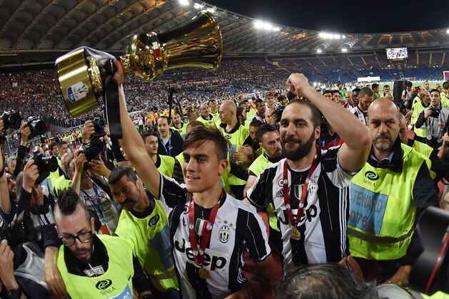 ROME, ITALY - MAY 17:  Paulo Dybala and Gonzalo Higuain of Juventus FC celebrate the victory after the TIM Cup Final match between SS Lazio and Juventus FC at Olimpico Stadium on May 17, 2017 in Rome, Italy.  (Photo by Giuseppe Bellini/Getty Images)