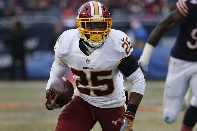 Washington Redskins running back Chris Thompson (25) runs against the Chicago Bears during the first half of an NFL football game, Saturday, Dec. 24, 2016, in Chicago. (AP Photo/Nam Y. Huh)