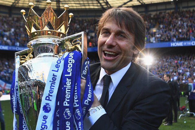LONDON, ENGLAND - MAY 21:  Antonio Conte, Manager of Chelsea poses with the Premier League Trophy after the Premier League match between Chelsea and Sunderland at Stamford Bridge on May 21, 2017 in London, England.  (Photo by Michael Regan/Getty Images)