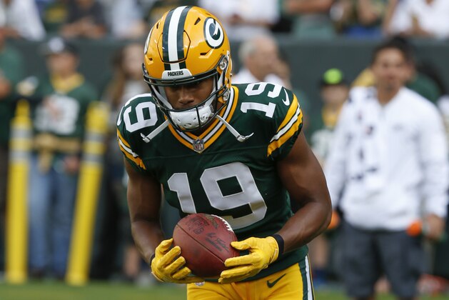 Green Bay Packers' Malachi Dupre warms up before a preseason NFL football game against the Philadelphia Eagles Thursday, Aug. 10, 2017, in Green Bay, Wis. (AP Photo/Mike Roemer)