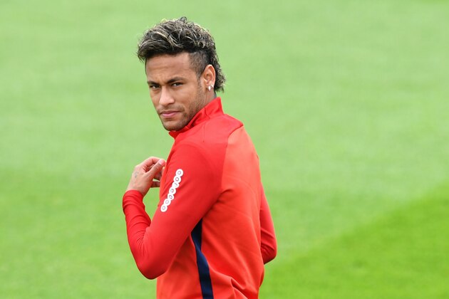 Paris Saint-Germain's Brazilian forward Neymar attends a training session at the Camp des Loges in Saint-Germain-en-Laye, near Paris, on August 11, 2017. / AFP PHOTO / ALAIN JOCARD (Photo credit should read ALAIN JOCARD/AFP/Getty Images) Paris Saint-Germain's Brazilian forward Neymar attends a training session at the Camp des Loges in Saint-Germain-en-Laye, near Paris, on August 11, 2017. / AFP PHOTO / ALAIN JOCARD (Photo credit should read ALAIN JOCARD/AFP/Getty Images)