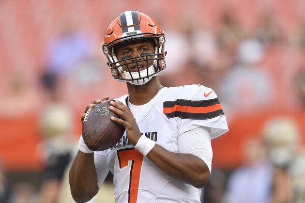 Cleveland Browns quarterback DeShone Kizer warms up prior to an NFL preseason football game against the New Orleans Saints, Thursday, Aug. 10, 2017, in Cleveland. The Browns won 20-14. (AP Photo/David Richard)