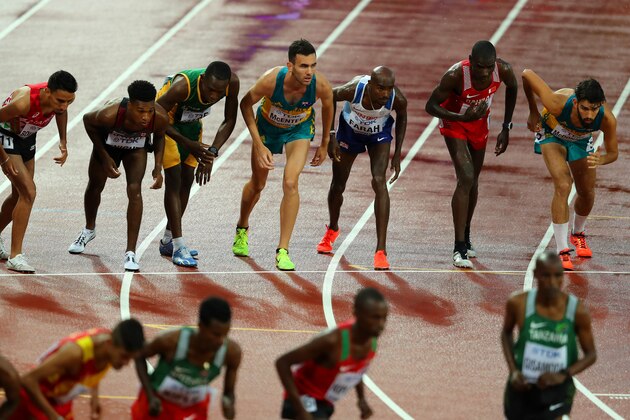 LONDON, ENGLAND - AUGUST 09: Mohamed Farah of Great Britain (c)  gets ready to start heat one of the Men's 5000 Metres heats during day six of the 16th IAAF World Athletics Championships London 2017 at The London Stadium on August 09, 2017 in London, United Kingdom. (Photo by Richard Heathcote/Getty Images)
