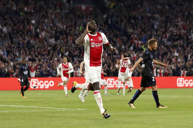 (L-R) Davinson Sanchez of Ajax, Arnaud Souquet of OCG Nice during the UEFA Champions League third round qualifying first leg match between Ajax Amsterdam and OGC Nice at the Amsterdam Arena on August 02, 2017 in Amsterdam, The Netherlands(Photo by VI Images via Getty Images)