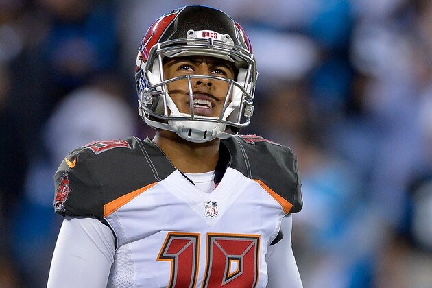 CHARLOTTE, NC - OCTOBER 10:  Roberto Aguayo #19 of the Tampa Bay Buccaneers reacts after missinf a field goal against the Carolina Panthers during the game at Bank of America Stadium on October 10, 2016 in Charlotte, North Carolina.  (Photo by Grant Halverson/Getty Images)