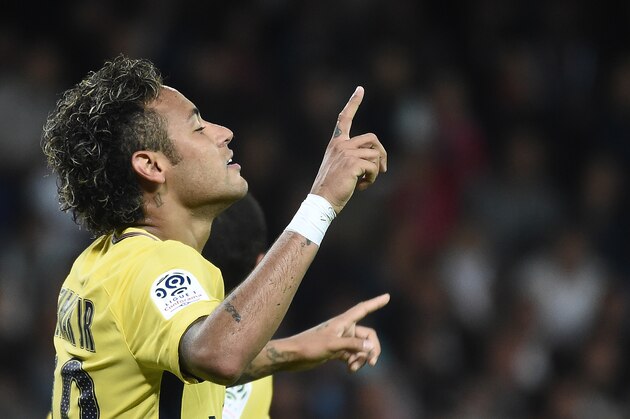 Paris Saint-Germain's Brazilian forward Neymar celebrates after scoring a goal during the French L1 football match Paris Saint-Germain (PSG) vs En Avant Guingamp (EAG) at the Roudourou stadium in Guingamp on August 13, 2017. / AFP PHOTO / JEAN-SEBASTIEN EVRARD        (Photo credit should read JEAN-SEBASTIEN EVRARD/AFP/Getty Images)