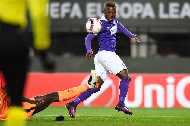 Olarenwaju Kayode of FK Austria Vienna (R) scores the 1-0 goal during the UEFA Europa League group E football match between Austria Vienna and AS Roma in Vienna, Austria on November 3, 2016. / AFP / JOE KLAMAR (Photo credit should read JOE KLAMAR/AFP/Getty Images) Olarenwaju Kayode of FK Austria Vienna (R) scores the 1-0 goal during the UEFA Europa League group E football match between Austria Vienna and AS Roma in Vienna, Austria on November 3, 2016. / AFP / JOE KLAMAR (Photo credit should read JOE KLAMAR/AFP/Getty Images)