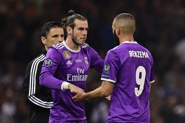 Real Madrid's Welsh striker Gareth Bale comes on for Real Madrid's French striker Karim Benzema (R) during the UEFA Champions League final football match between Juventus and Real Madrid at The Principality Stadium in Cardiff, south Wales, on June 3, 2017. / AFP PHOTO / JAVIER SORIANO        (Photo credit should read JAVIER SORIANO/AFP/Getty Images)