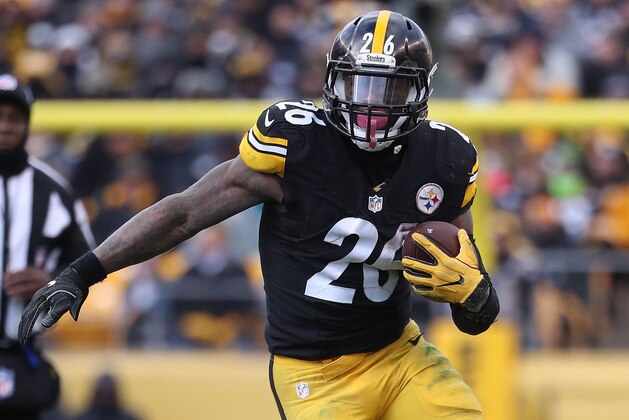 PITTSBURGH, PA - JANUARY 08:  Le'Veon Bell #26 of the Pittsburgh Steelers carries the ball during the third quarter against the Miami Dolphins in the AFC Wild Card game at Heinz Field on January 8, 2017 in Pittsburgh, Pennsylvania.  (Photo by Rob Carr/Getty Images)