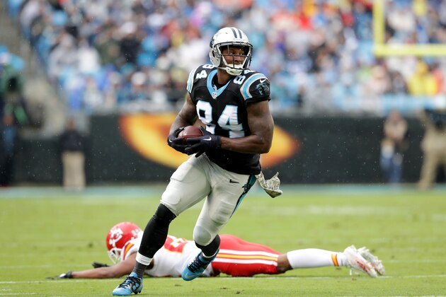 CHARLOTTE, NC - NOVEMBER 13:   Ed Dickson #84 of the Carolina Panthers runs after a catch against the Kansas City Chiefs during their game at Bank of America Stadium on November 13, 2016 in Charlotte, North Carolina.  (Photo by Streeter Lecka/Getty Images)