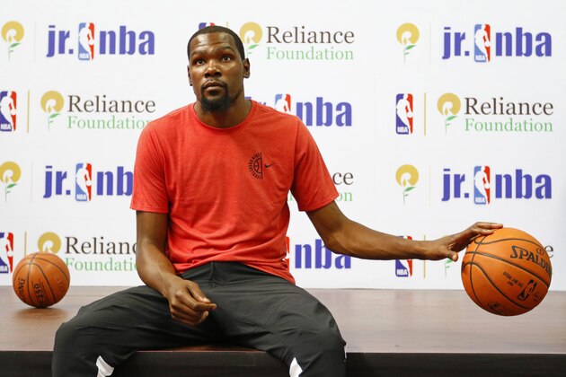 DELHI, INDIA - JULY 28:  Kevin Durant #35 of the Golden State Warriors hosts a Jr. NBA Clinic in Delhi National Capital Region in Delhi, India on July 28, 2017. NOTE TO USER: User expressly acknowledges and agrees that, by downloading and/or using this photograph, user is consenting to the terms and conditions of the Getty Images License Agreement. Mandatory Copyright Notice: Copyright 2017 NBAE (Photo by NBA Photos/NBAE via Getty Images)