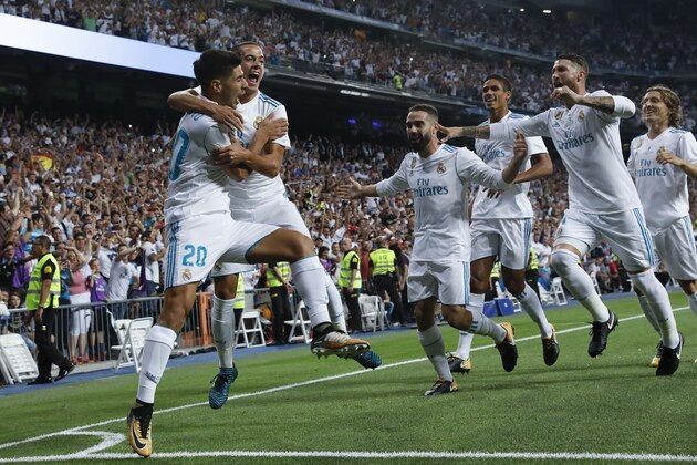 MADRID, SPAIN - AUGUST 16:  Marco Asensio (L) of Real Madrid CF celebrates scoring their opening goal with teammates during the Supercopa de Espana Final 2nd Leg match between Real Madrid and FC Barcelona at Estadio Santiago Bernabeu on August 16, 2017 in Madrid, Spain.  (Photo by Gonzalo Arroyo Moreno/Getty Images)