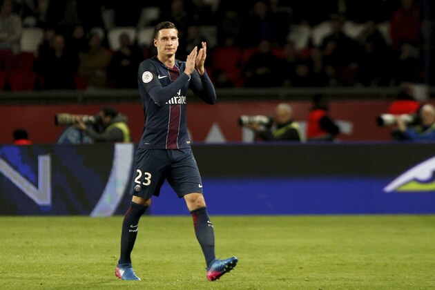 PSG's Julian Draxler applauds as he leaves the pitch during his League One soccer match against Lyon, at the Parc des Princes stadium, in Paris, Sunday, March 19, 2017. (AP Photo/Thibault Camus)
