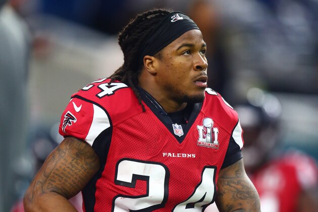 Feb 5, 2017; Houston, TX, USA; Atlanta Falcons running back Devonta Freeman (24) against the New England Patriots during Super Bowl LI at NRG Stadium. Mandatory Credit: Mark J. Rebilas-USA TODAY Sports Feb 5, 2017; Houston, TX, USA; Atlanta Falcons running back Devonta Freeman (24) against the New England Patriots during Super Bowl LI at NRG Stadium. Mandatory Credit: Mark J. Rebilas-USA TODAY Sports