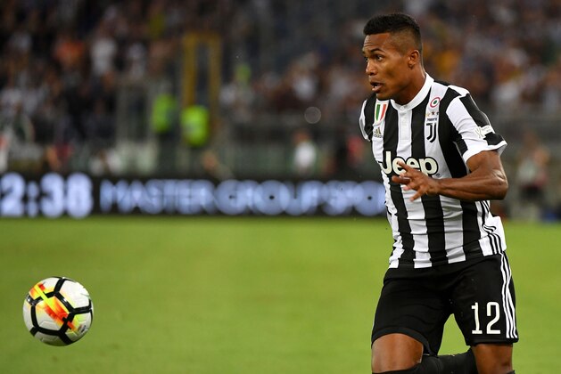 Juventus's defender from Brazil Alex Sandro eyes the ball during the Italian SuperCup TIM football match Juventus vs lazio on August 13, 2017 at the Olympic stadium in Rome.  / AFP PHOTO / ALBERTO PIZZOLI        (Photo credit should read ALBERTO PIZZOLI/AFP/Getty Images)