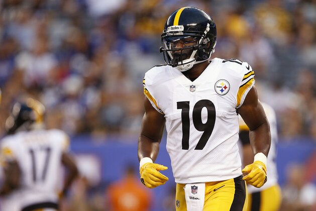 EAST RUTHERFORD, NJ - AUGUST 11: JuJu Smith-Schuster #19 of the Pittsburgh Steelers in action against the New York Giants during an NFL preseason game at MetLife Stadium on August 11, 2017 in East Rutherford, New Jersey. The Steelers defeated the Giants 20-12. (Photo by Rich Schultz/Getty Images)