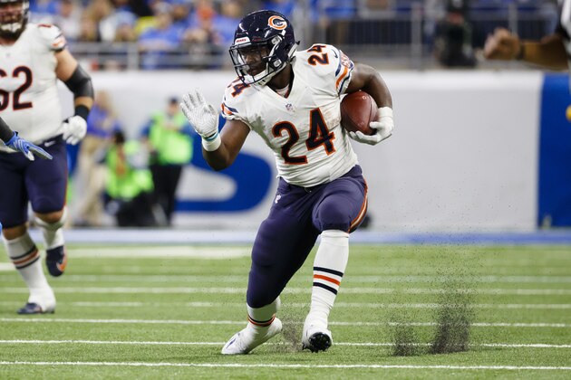 Chicago Bears running back Jordan Howard (24) rushes against the Detroit Lions during an NFL football game at Ford Field in Detroit, Sunday, Dec. 11, 2016. (AP Photo/Rick Osentoski)
